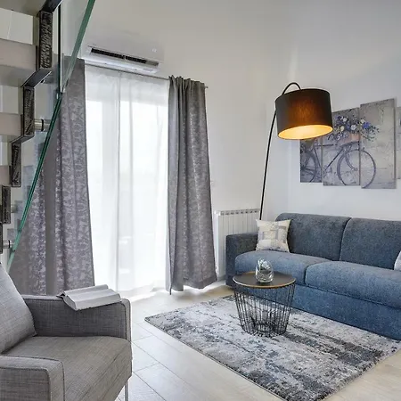 Gallery * Pula