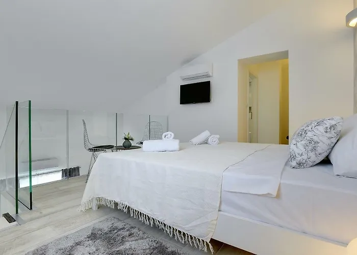 Gallery 아파트 풀라