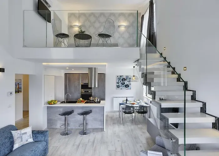 아파트 Gallery 풀라